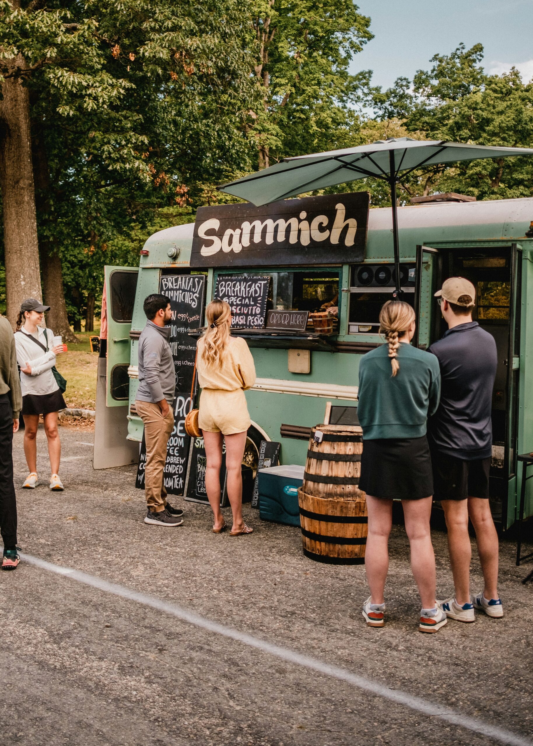 KEY TIPS TO STARTING A FOOD TRUCK BUSINESS